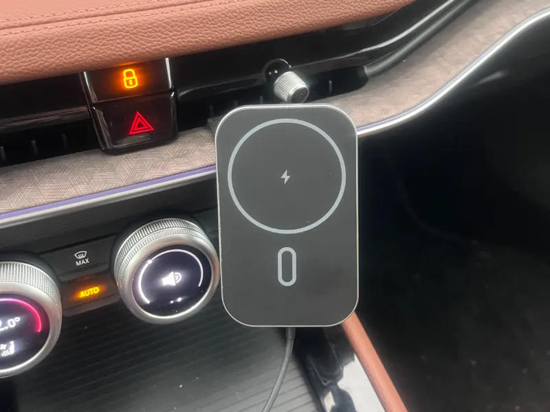Skoda Superb 4   - 2024+ magsafe phone holder