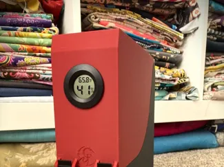Skinny filament dry box for feeding and storage