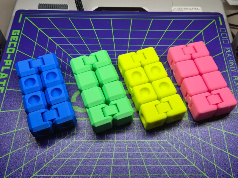 Infinity Fidget Cube Toy (4 Modelle)
