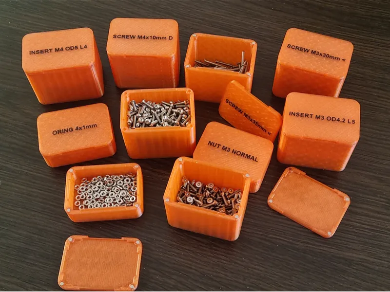 Bolt organizer box with magnet