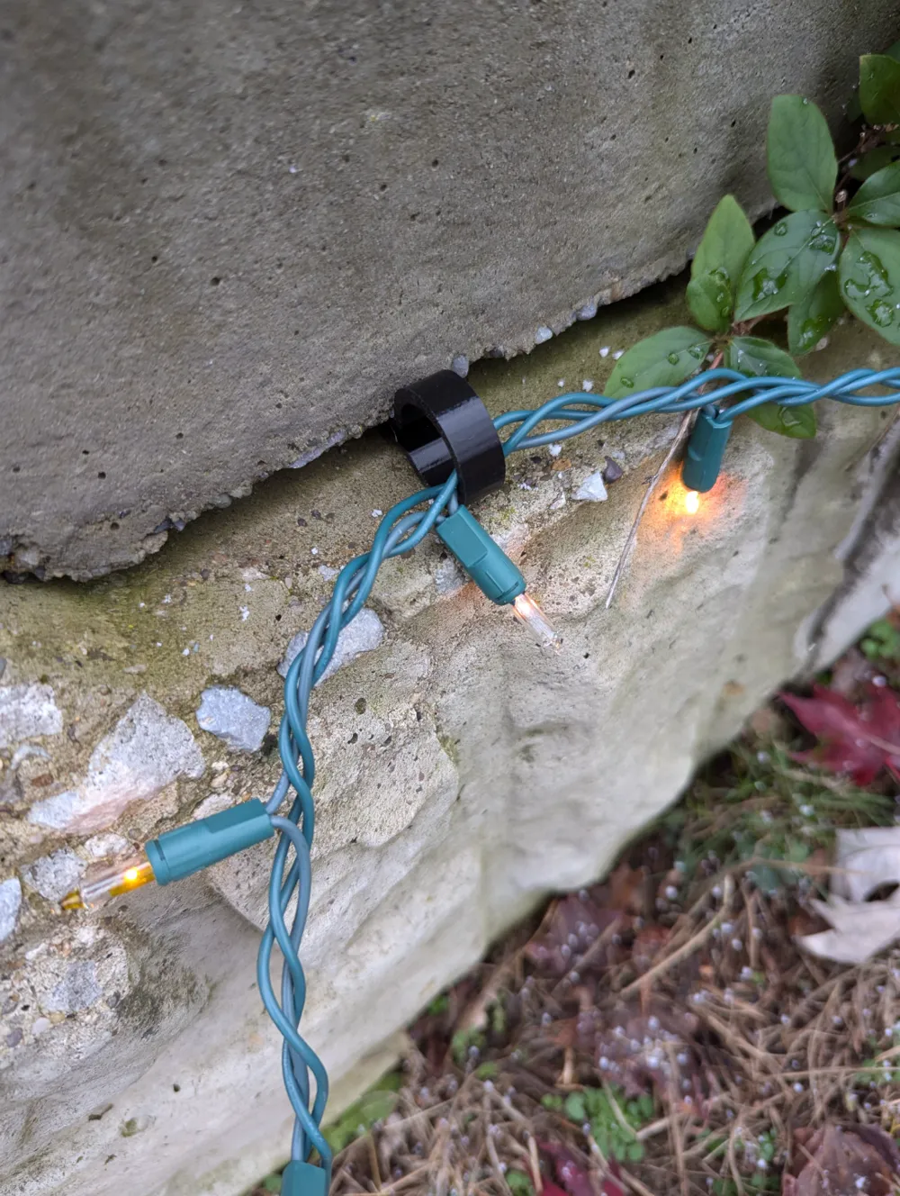 Block Wall Light String Hanger--Shaped for Gaps by Alectryon - MakerWorld