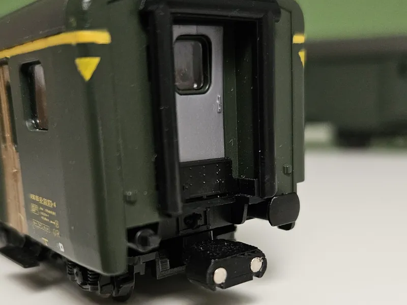 Ultra-Short Magnetic Coupler for H0 Scale Cars