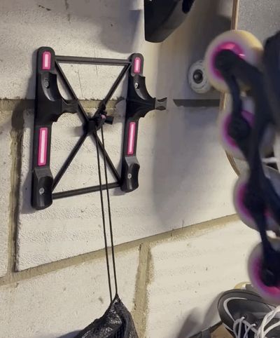 Inline skates wall-mount