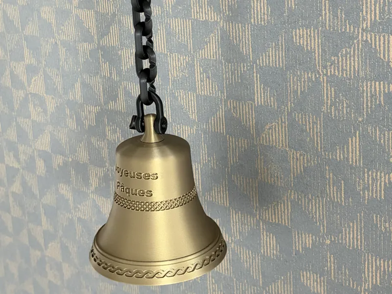 Cloche de Pâques avec son support