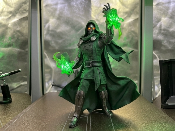Doctor Doom Detailed Figure - 1
