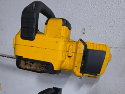 DeWalt Chainsaw Hanger (prevent oil leaking)