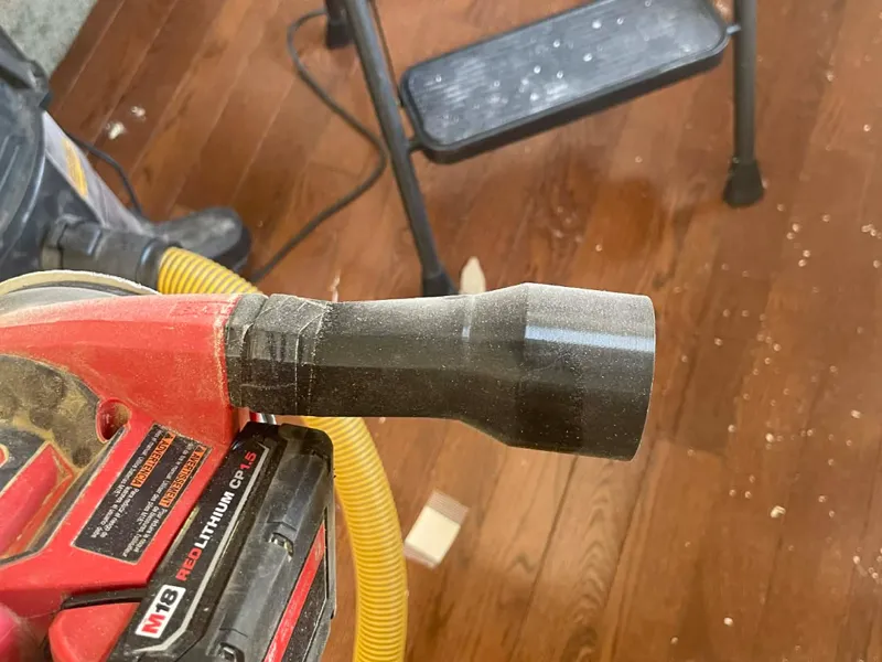Milwaukee Random Orbital Sander to Dewalt Vacuum.