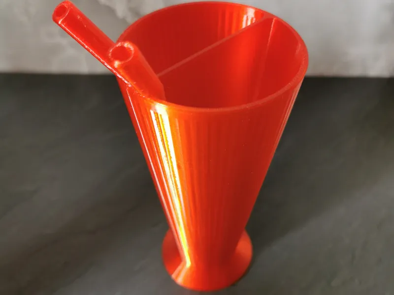 Zwei Getränke in einem Glas