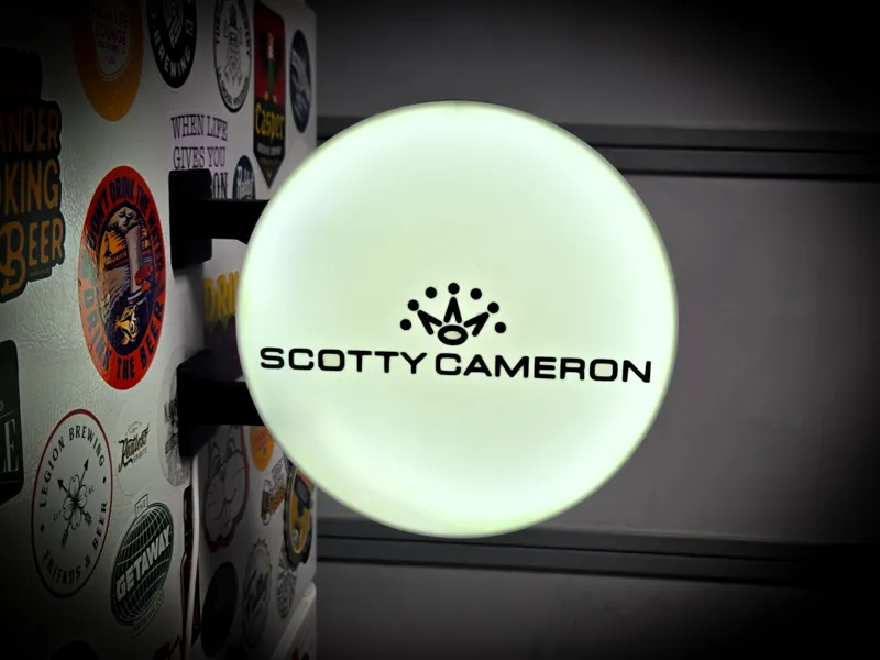 SCOTTY CAMERON ~ 2-Sided Round Lightbox
