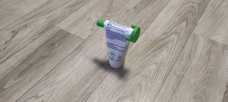 Toothpaste squeezer