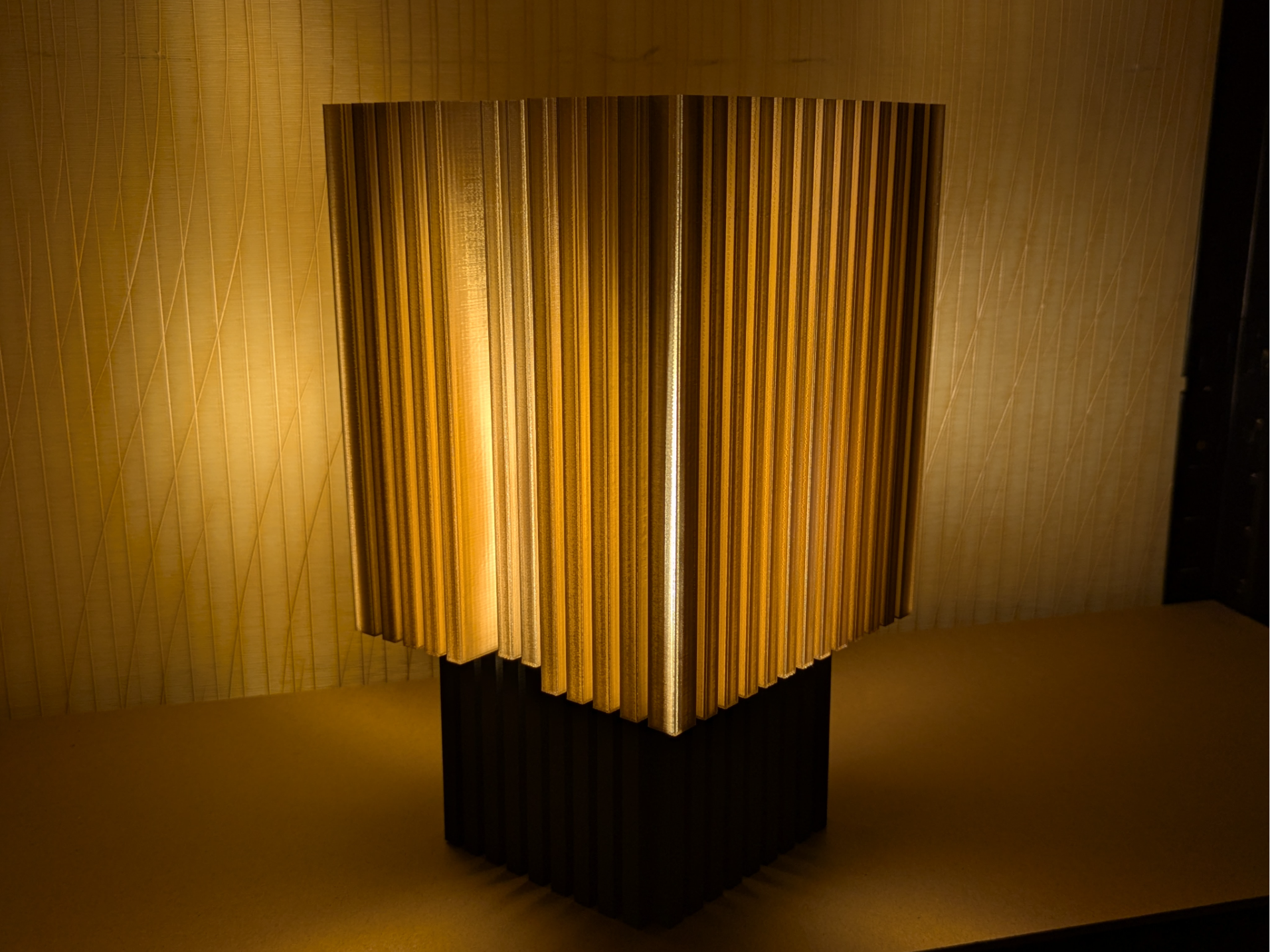 Modern Ribbed Table Lamp (E27)