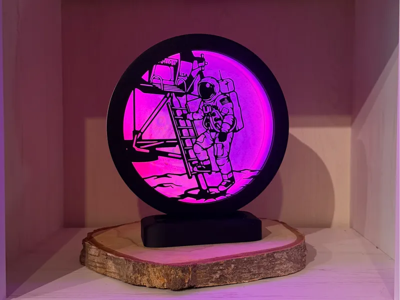 LED Ring Lampe v3 inkl. Rahmen mit Astronaut Motiv