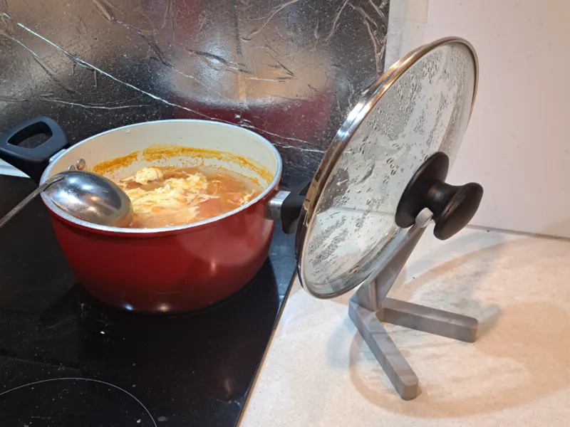 Cooking pot lid stand