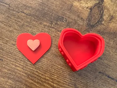 Heart Box w/ Lid 