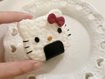 Hello Kitty Rice Ball Ornament disassembled, no AMS required