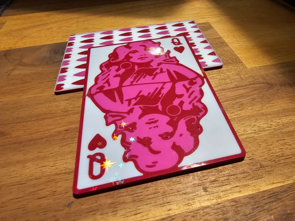 Modelo para impresión 3D: DollyPartonQueenCard. Referencia del modelo original.