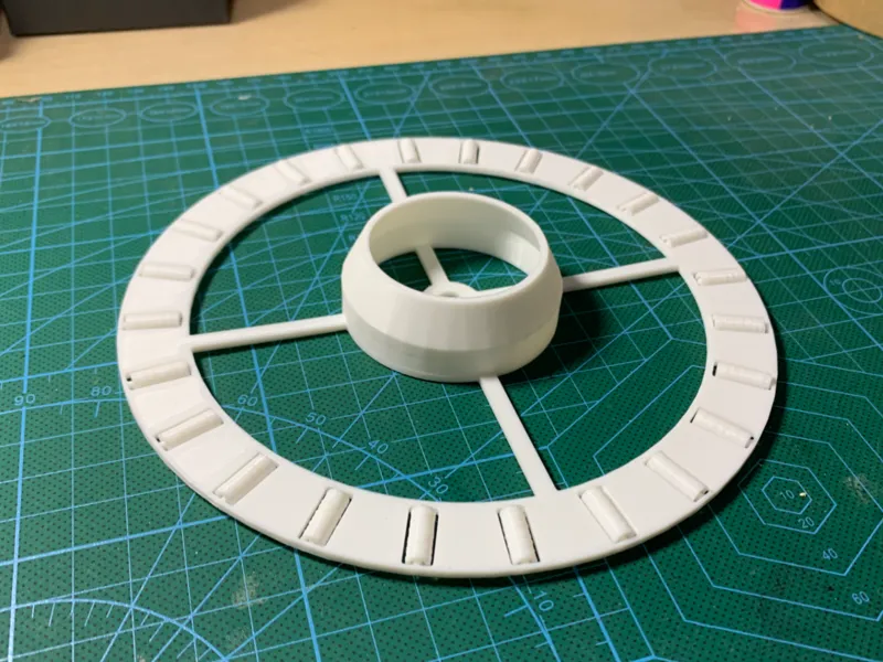 Ultra-thin horizontal spool holder