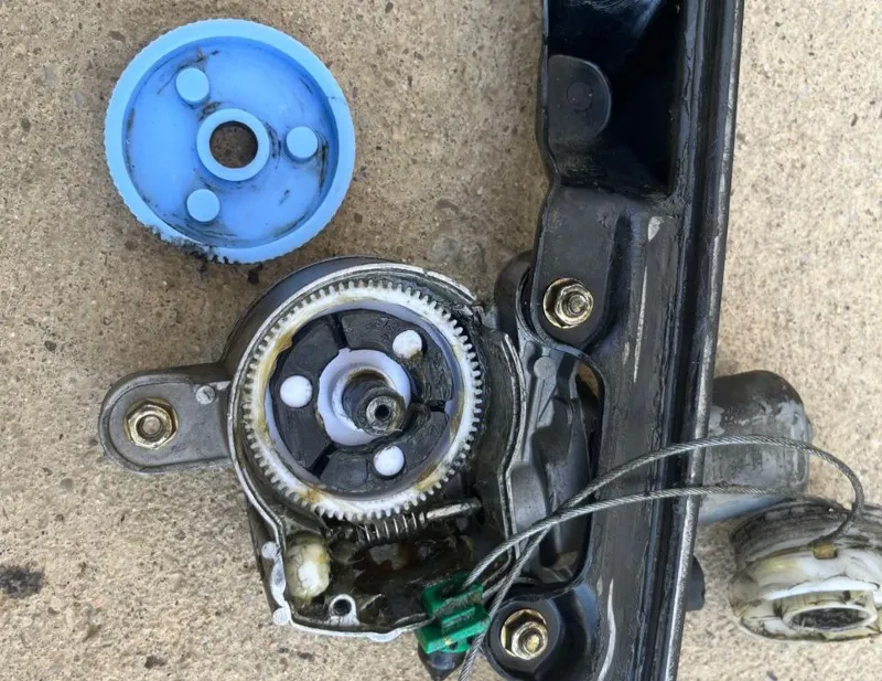Gear for Power Winder of a Fiat Punto 1993