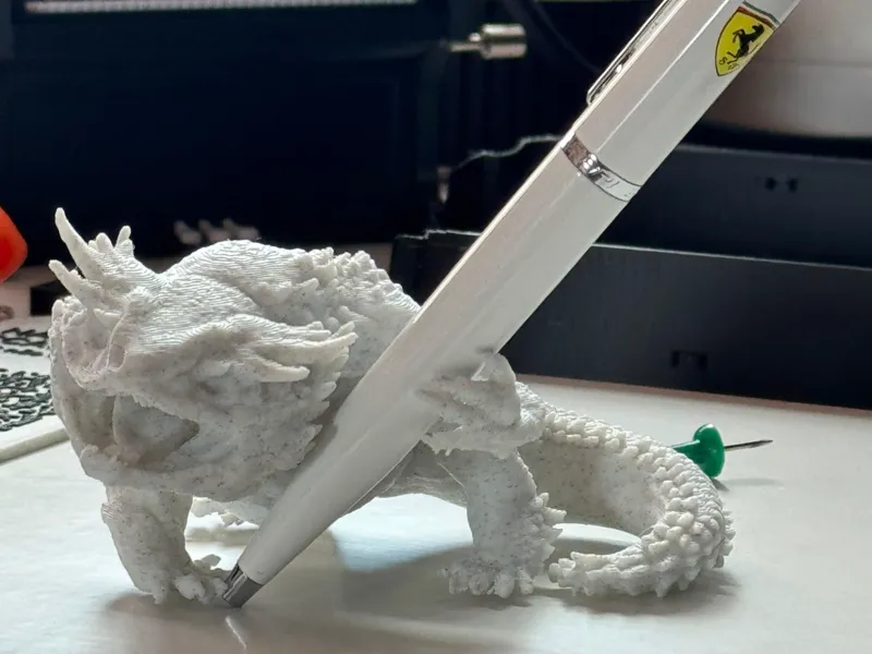 Reptile that holds ferrari pen