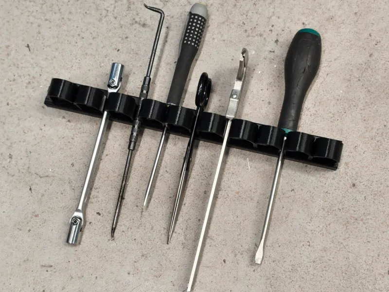 Universal toolholder for wall mount