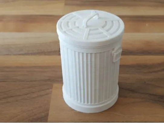 Classic trash can