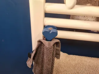 Heart shaped towel hanger for towel radiator