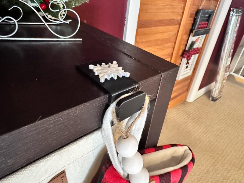 Heavy duty stocking hanger 
