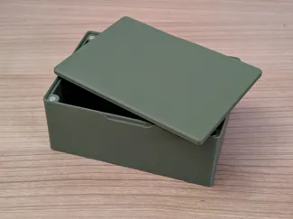 Parametric box with magnet lid (corner overhangs)