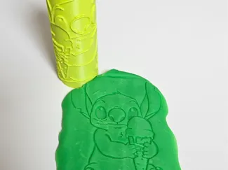 Play-Doh Stitch Rolle
