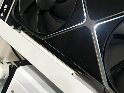 Thermaltake Core P3 riser mount