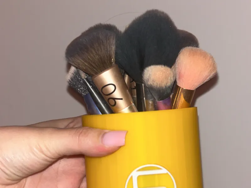 Pot a pinceaux de maquillage