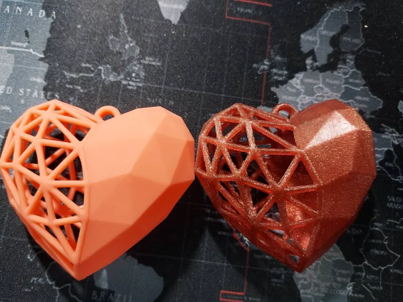 Hollow low poly half voronoi heart 