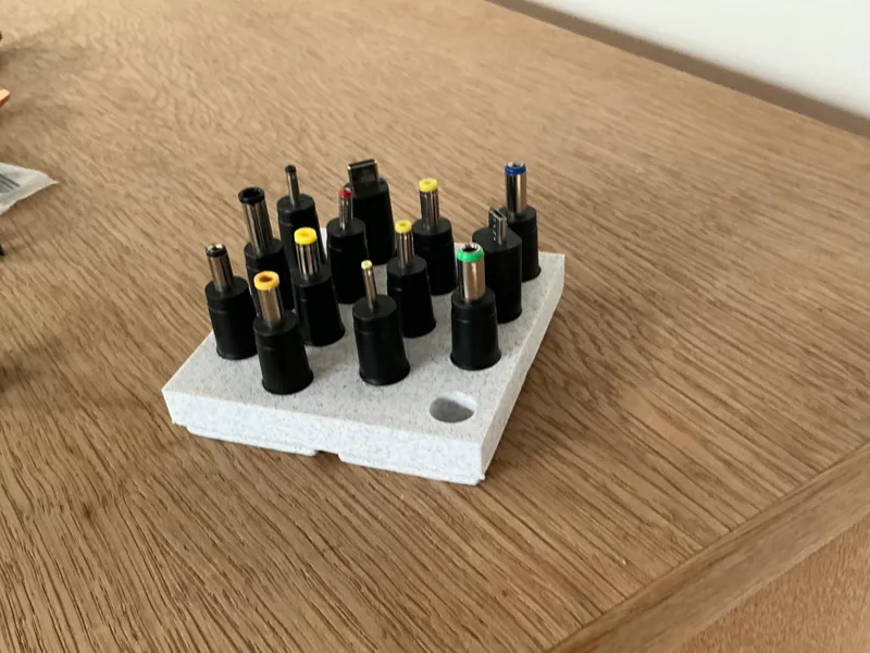 Gridfinity holder for plug ends