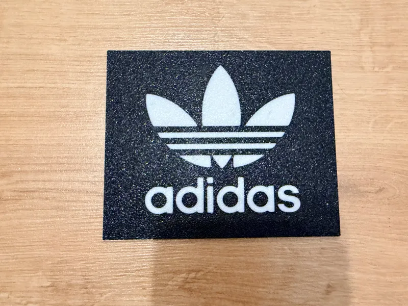Logo Adidas