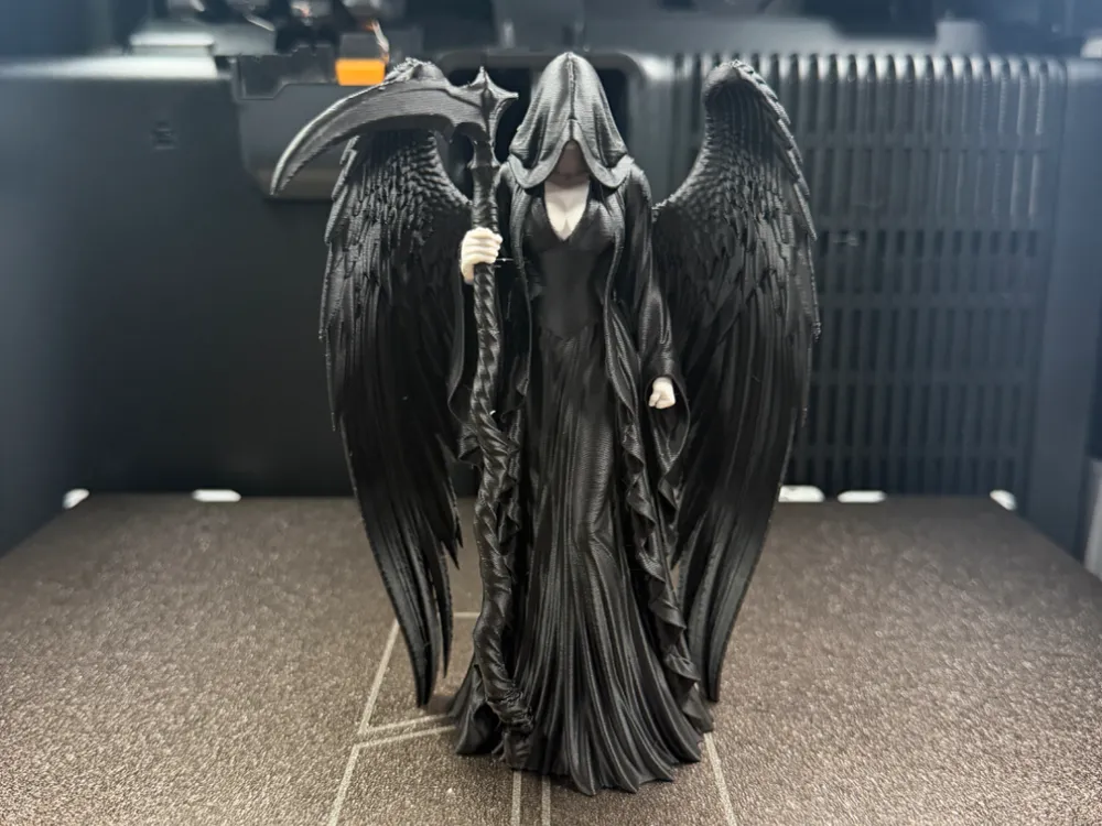 Figura decorativa: Lady Reaper. Referencia del modelo original.