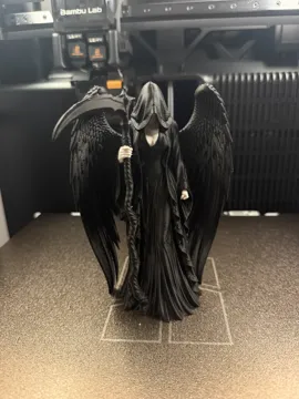 Figura decorativa: Lady Reaper — vista de referencia 4