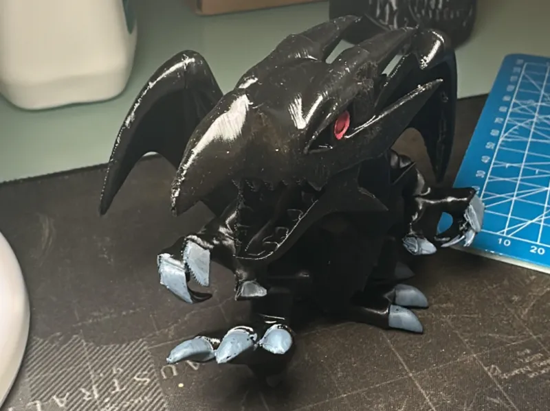 Piccolo progetto del drago Nero Occhi Rossi 