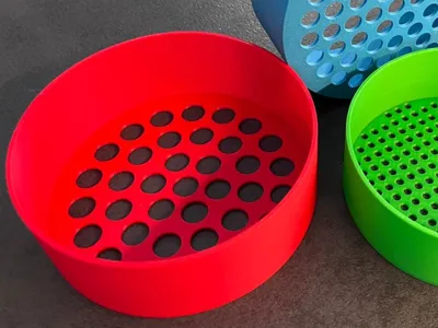 Sensory play strainer