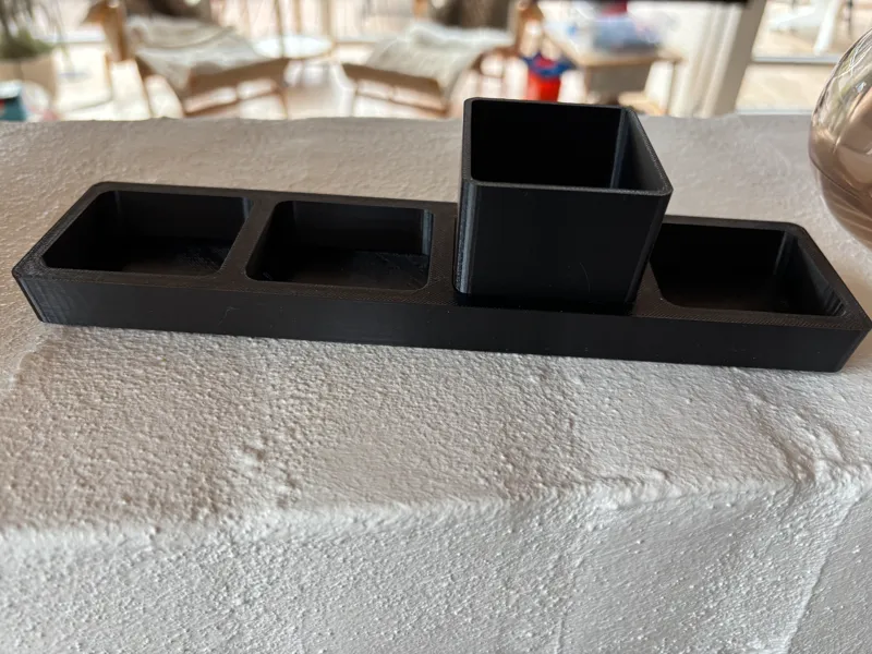 Seedstarter with 4 containers and tray 