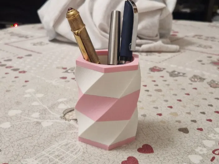 Modular hexring pen holder