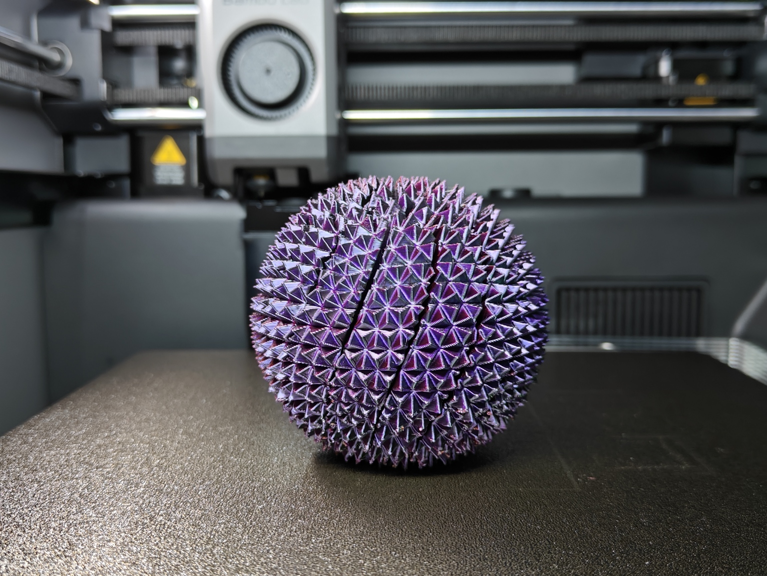 Miniatura 1 do modelo 3D Spiky Sensory Trigger Twisty Spiral Fidget Sphere