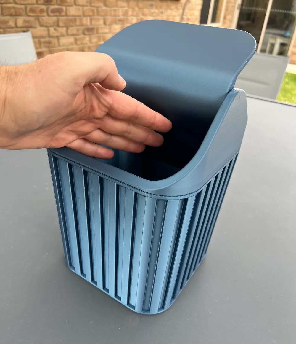 Swing lid for decorative office trash can by Every Day Counts MakerWorld