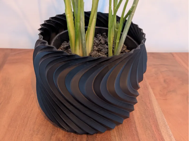 Übertopf geschwungenes Design