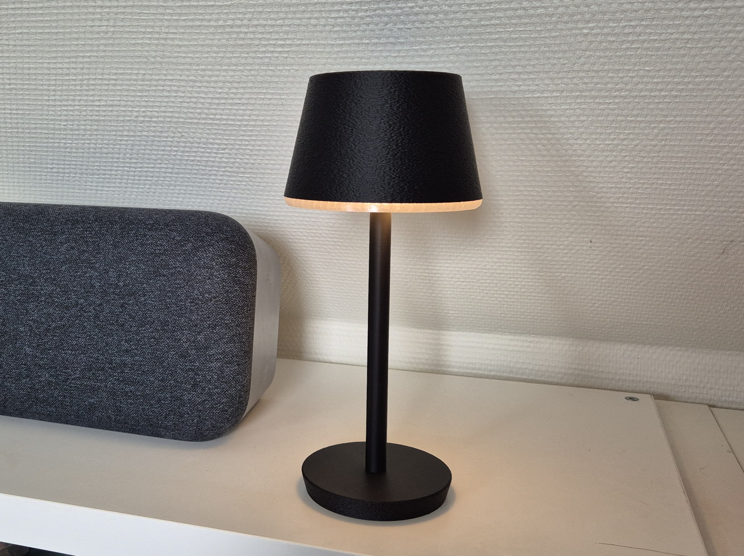 Miniatura 2 do modelo 3D SoftGlow Modern Table Lamp