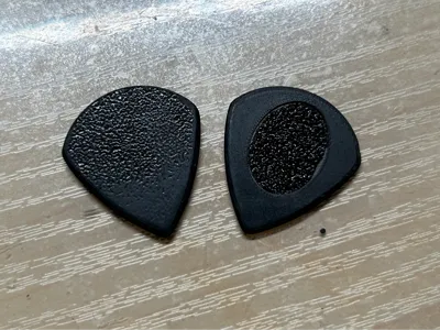 Guitar pick (requires sanding) combining master8+gearxxx shape