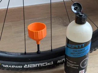 Entonnoir pour préventif pneus tubeless