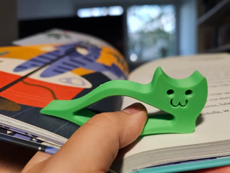 Cute smiley cat page holder
