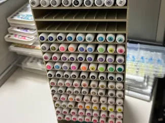可自由叠加马克笔笔架