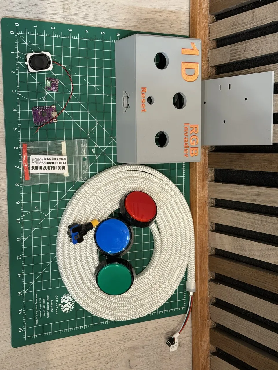 Invader RGB 1D [Juego Retro] - Modelo de impresión 3D gratuito - MakerWorld