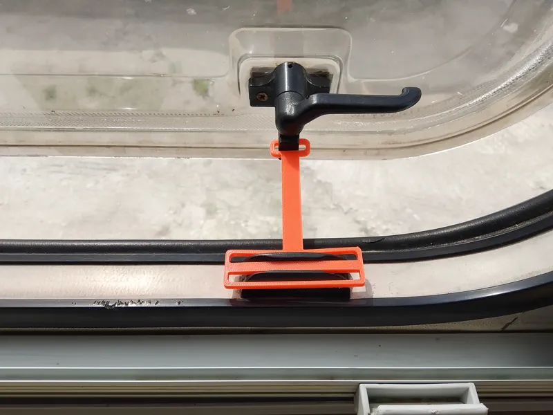 Gancio finestra camper
